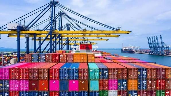 Container terminal with gantry cranes